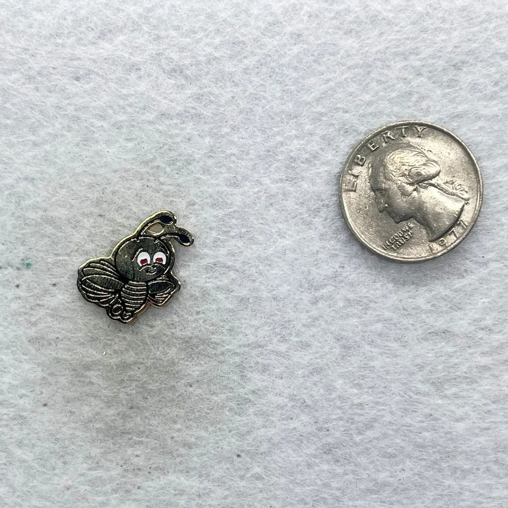 🔮 5/$25 Vintage‎ Cartoon Bumblebee Pin